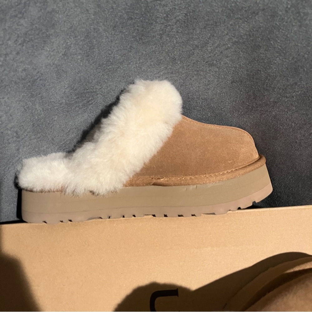 UGG Women’s Slippers Disquette Chestnut Size 7 US - Picture 8 of 14